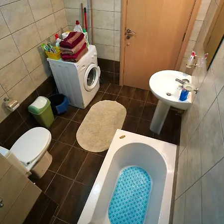 Lejlighed Centrally Located ,close To Airport *